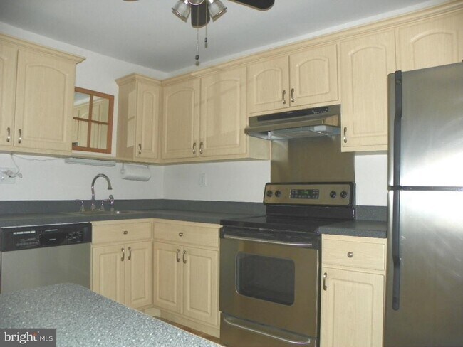 Building Photo - 356 Saybrook Ln