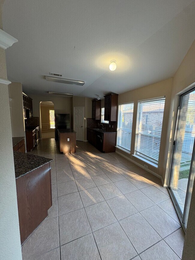 Building Photo - AVAILABLE NOW!