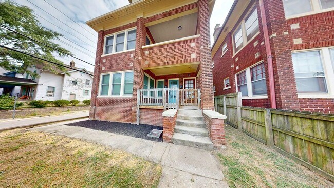 Primary Photo - 978 Linwood Ave