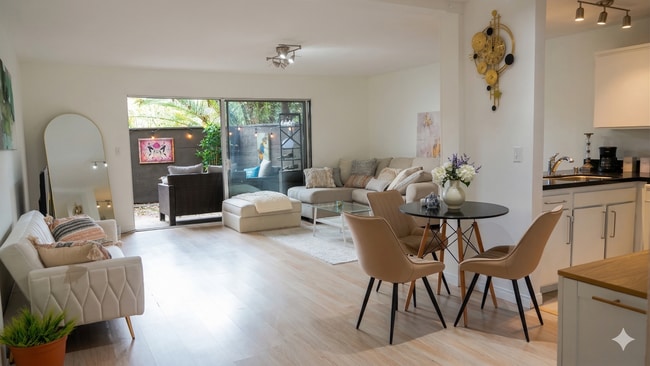 Building Photo - 4401 Kraft Ave