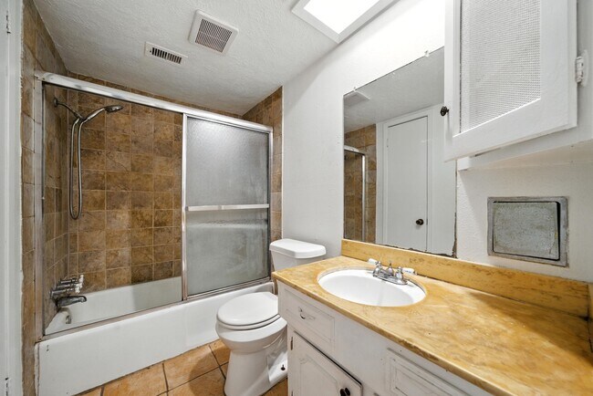 Building Photo - 9015 Ivy Spring Ln