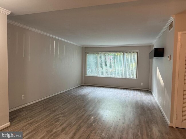 Building Photo - 10570 Main St