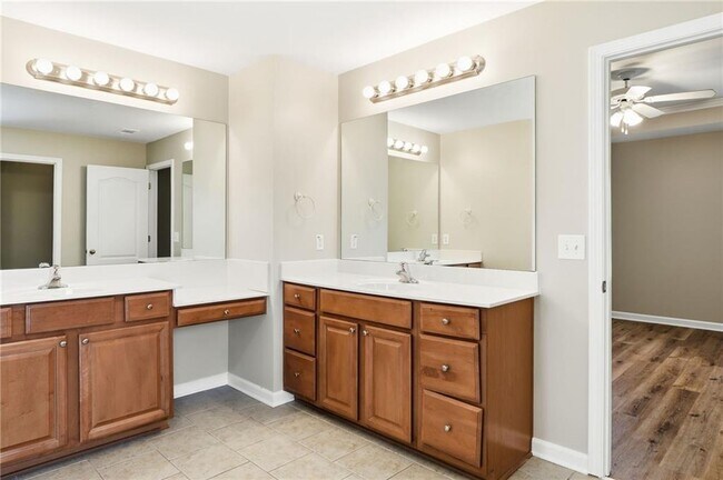 Building Photo - 113 Greenbrier Way