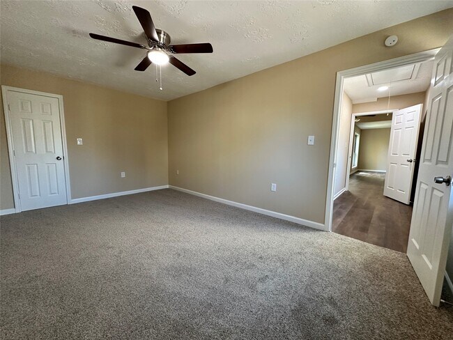 Building Photo - 1606 Stone Lake Dr