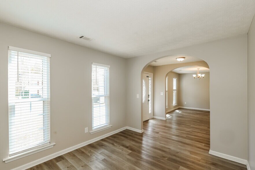 Building Photo - 10841 Paladin Dr