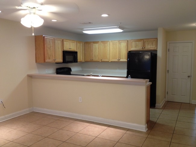 Building Photo - 2401 Jackson Bluff Rd