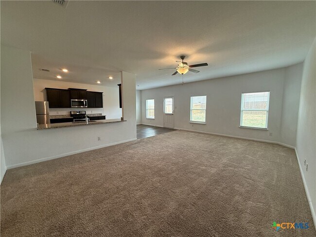 Building Photo - 761 Greenway Trl