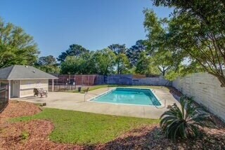 Building Photo - 2 Bedroom/ 2 Bath Condo/Open Floor Plan