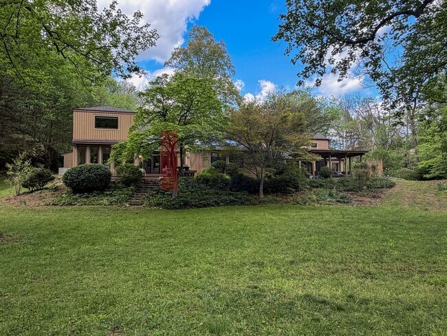 Building Photo - Furnished 4Bedroom/3.5 Bath Home in Ivy