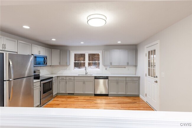 Building Photo - 115 Tarlton Rd