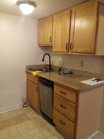 Building Photo - 929 Dumaine St