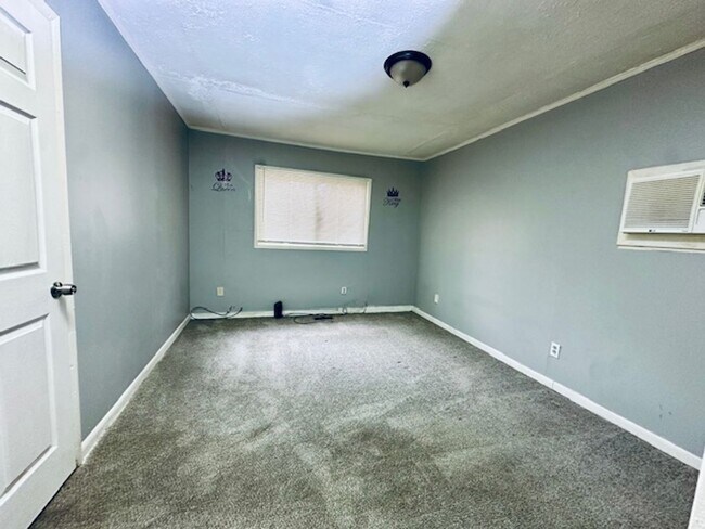 Building Photo - 3 Bedroom 1 Bathroom House For lease Welco...
