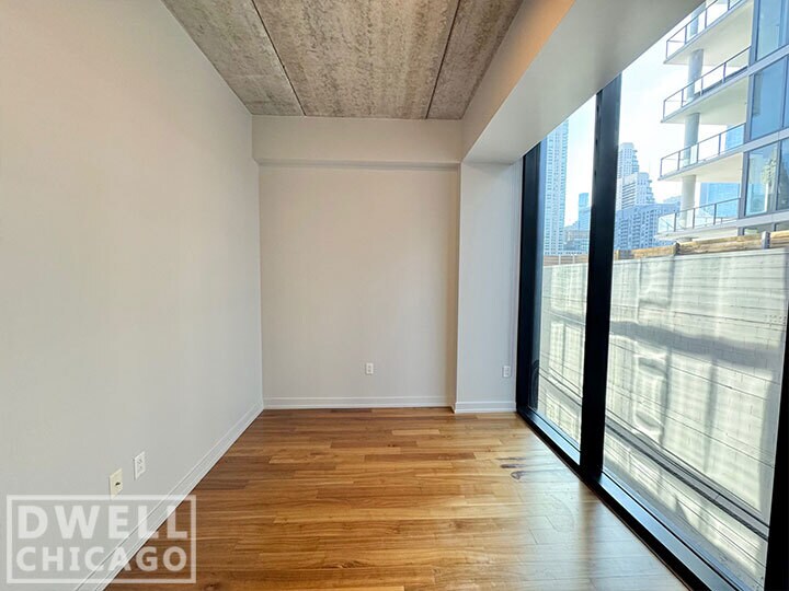 Building Photo - 640 N La Salle Dr