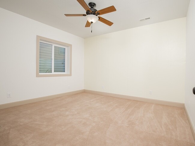 Building Photo - 1745 Golf Dr