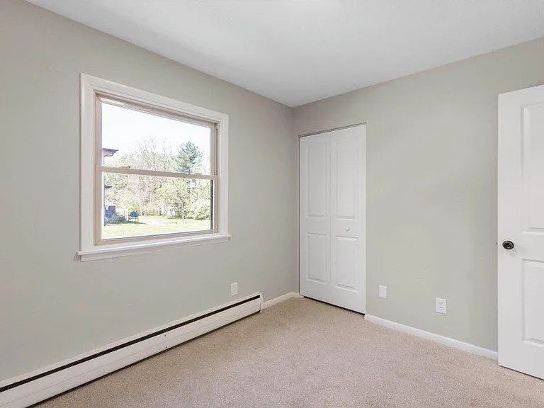 Building Photo - 2081 Hillview Rd