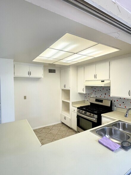 Building Photo - 8812 Annandale Way
