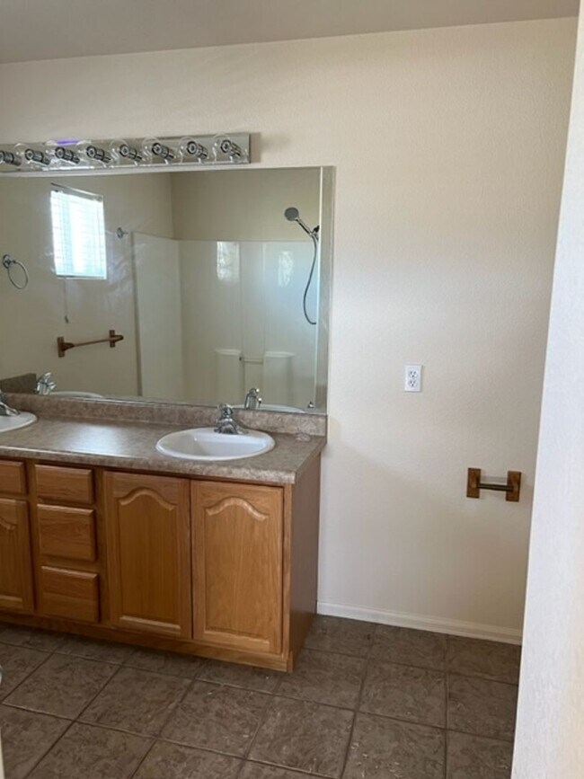 Building Photo - ALL PROSPECTIVE TENANTS MUST SUBMIT A $58 NON-REFUNDABLE APPLICATION FEE PER APPLICANT ONLINE AND...