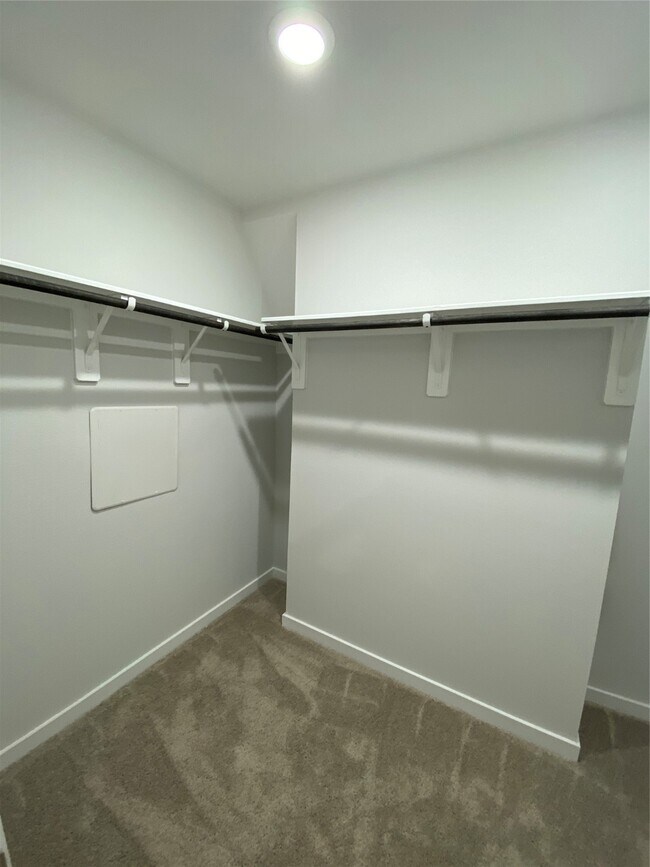 Building Photo - 122 Alset Dr