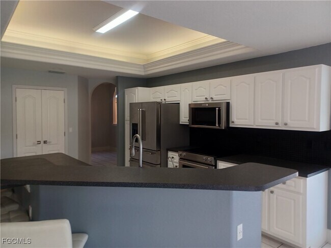 Building Photo - 4416 SW 24th Ave