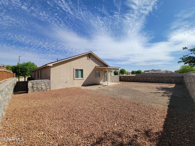 Building Photo - 14044 Peter Noyes Dr