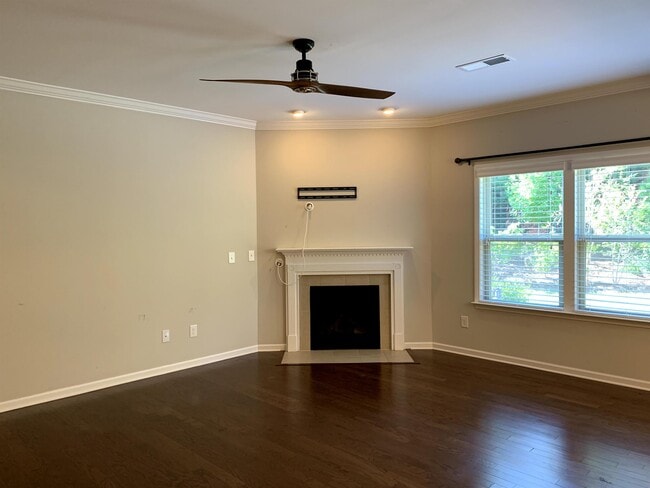 Building Photo - 204 Princess Pl