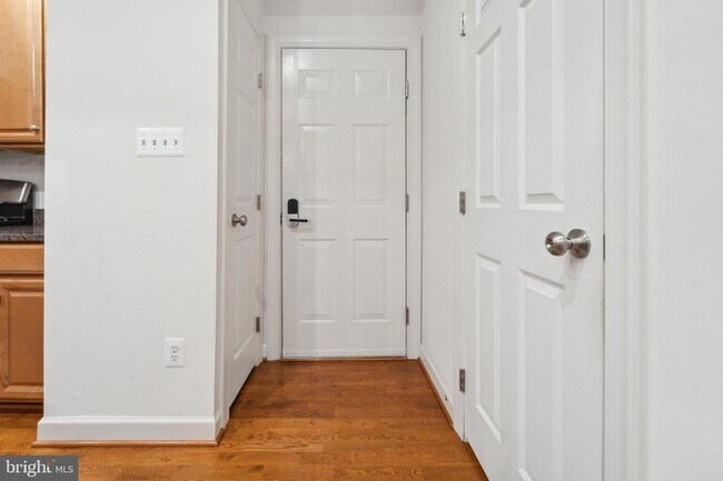 Building Photo - 5722 Callcott Way