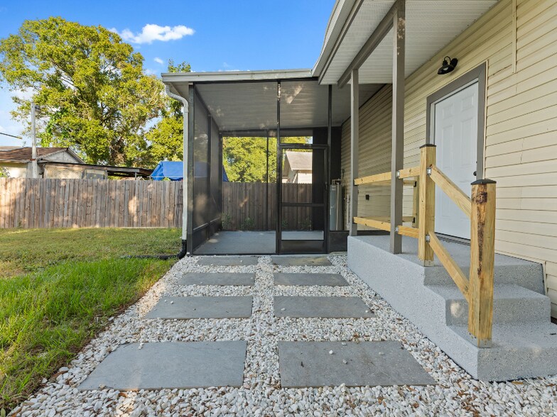 Building Photo - 1514 E 26th Ave