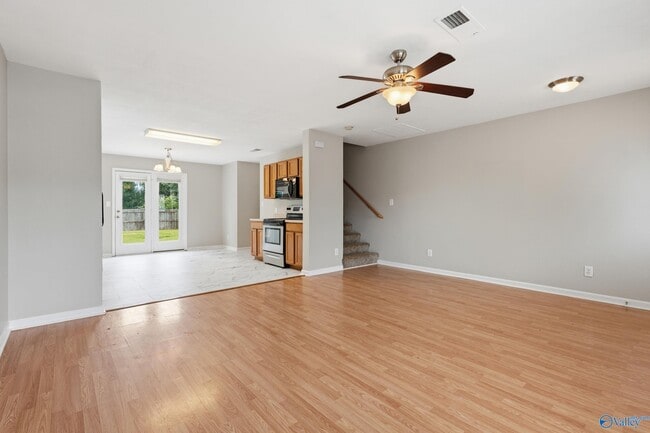 Building Photo - 3262 Lakeland Dr SW