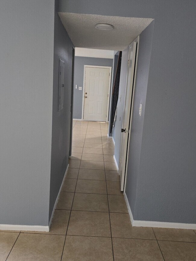 Building Photo - 407 Barlow Ave