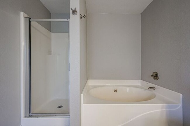 Building Photo - Introducing a stunning 4-bedroom, 2.5-bath...