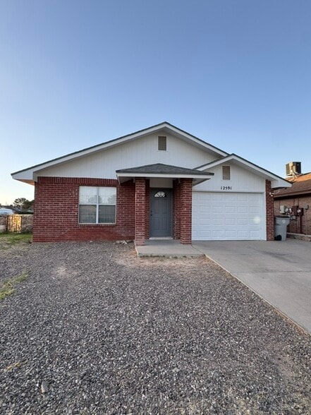 Building Photo - 12591 Kari Anne Dr