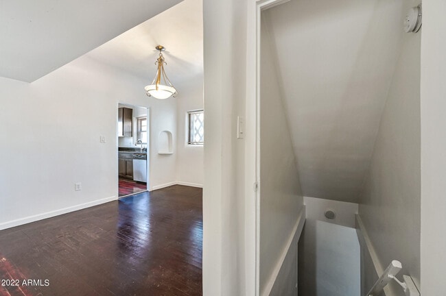 Building Photo - 3949 E Earll Dr