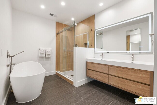 Building Photo - 73552 Feather Trail