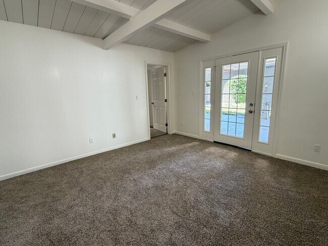 Building Photo - 295 Roswell Dr