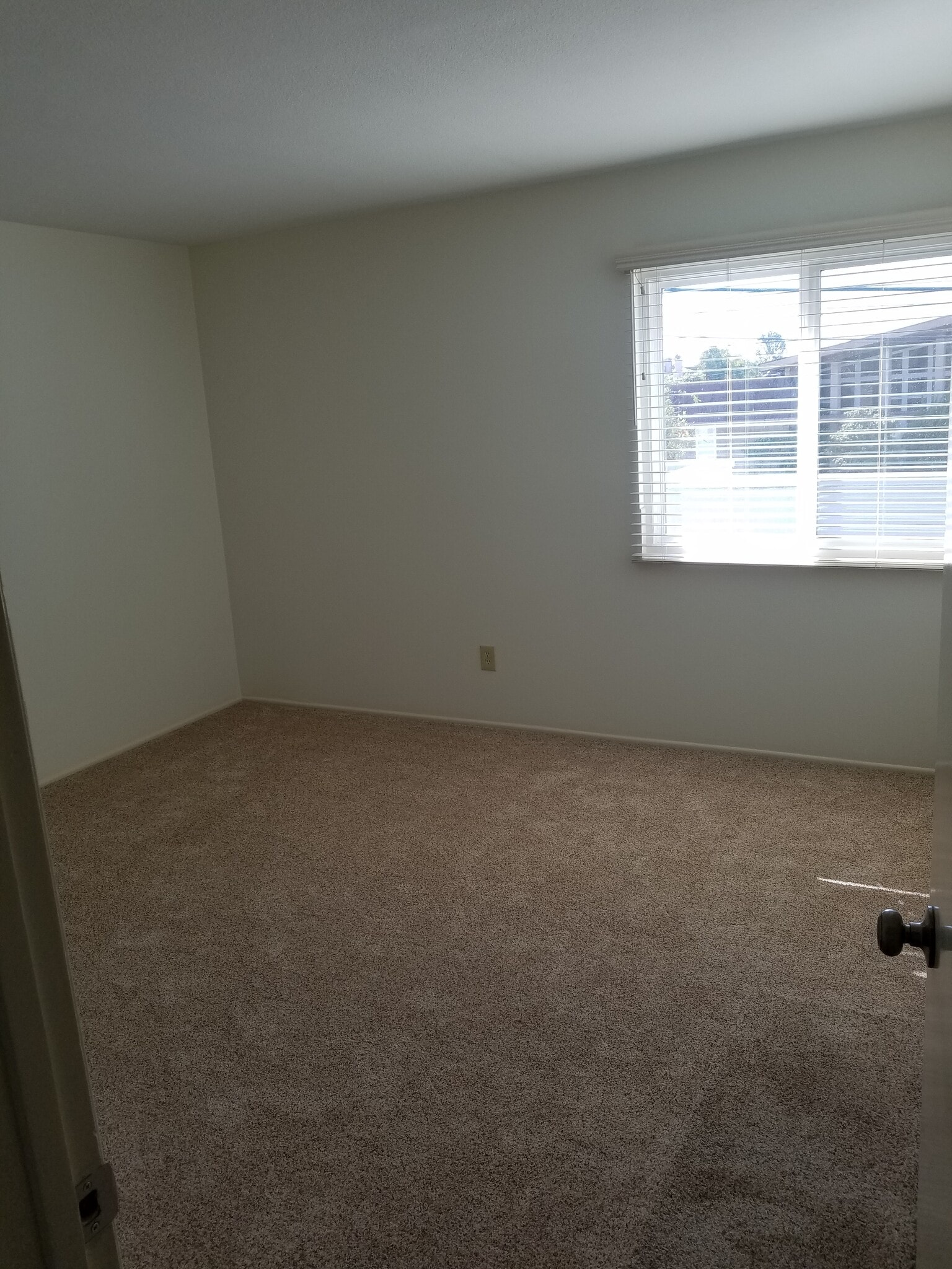 Master bedroom 12'x 12' - 1100 Opal St
