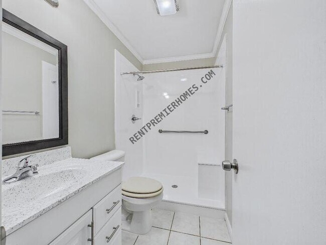 Building Photo - 25 Del Tara Dr