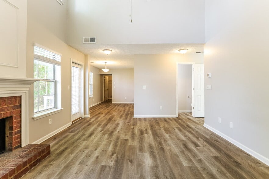 Building Photo - 7144 Springchase Way