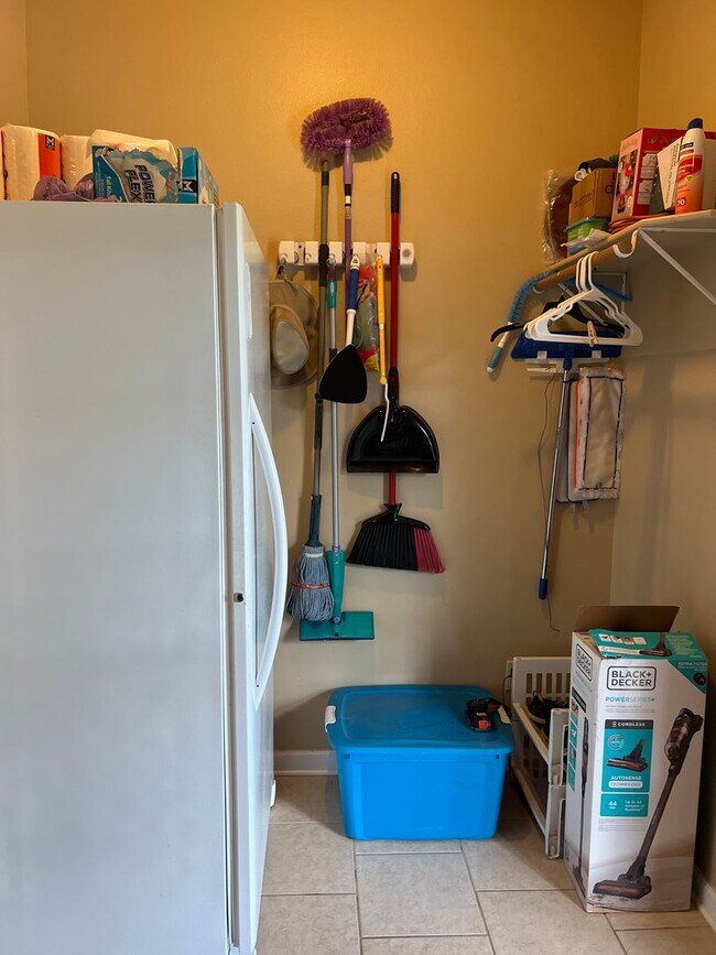 Building Photo - 201 Patrice Cir