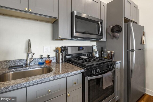 Building Photo - 2411 Kensington Ave