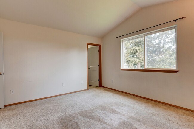 Building Photo - 3 Bedroom 2.5 Bath with 3 Car Garage