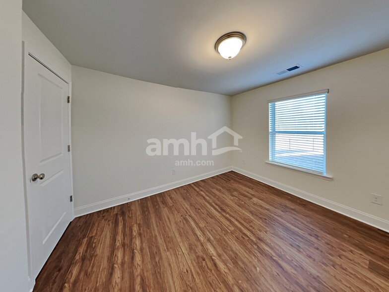 Building Photo - 156 Larragan Dr