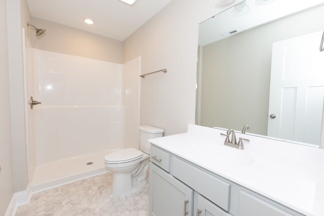 Building Photo - MOVE-IN READY