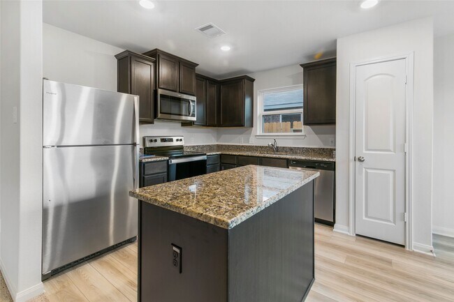 Building Photo - 8115 Vacek Meadows Loop
