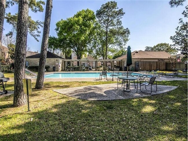 Building Photo - 746 Country Pl Dr