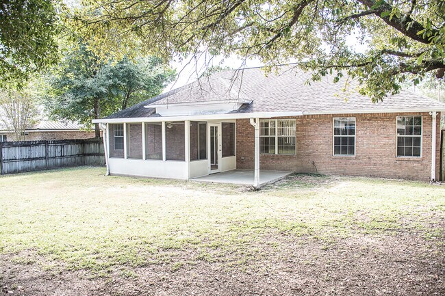 Building Photo - 522 Risen Star Dr