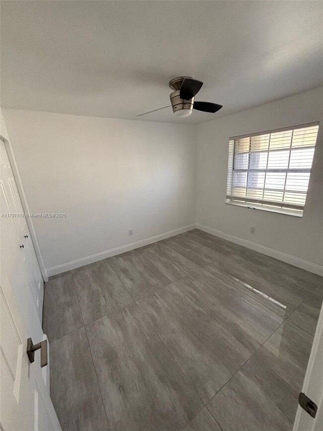 Building Photo - 434 NE 210th Cir Terrace