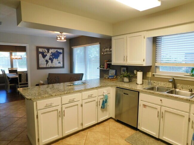 Building Photo - 939 Ridgewood Way