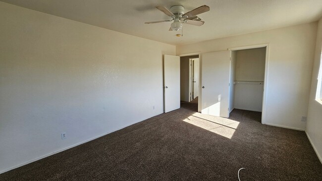 Building Photo - Two-Story 4BD Home with Central A/C, Fireplace & Oversized Yard