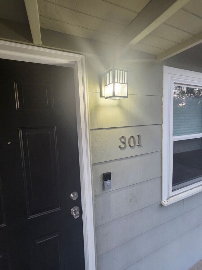 Building Photo - 301 Gaile Ave