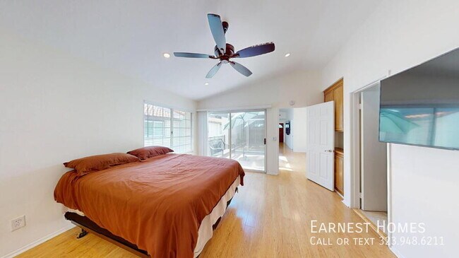 Building Photo - 5606 Las Virgenes Rd